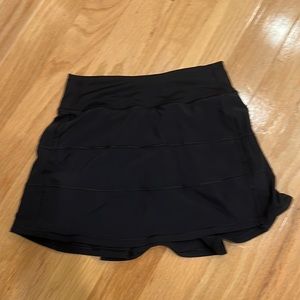 lululemon black skirt